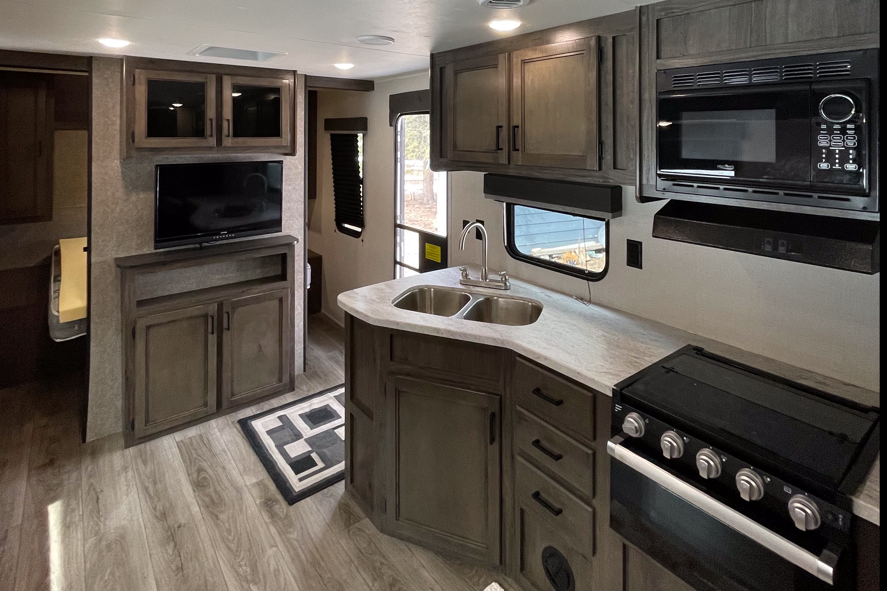 Tom's Starcraft Autumn Ridge Travel Trailer
