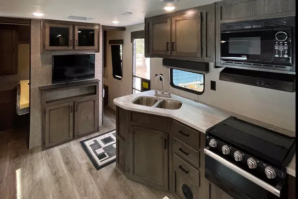 Tom's Starcraft Autumn Ridge Travel Trailer