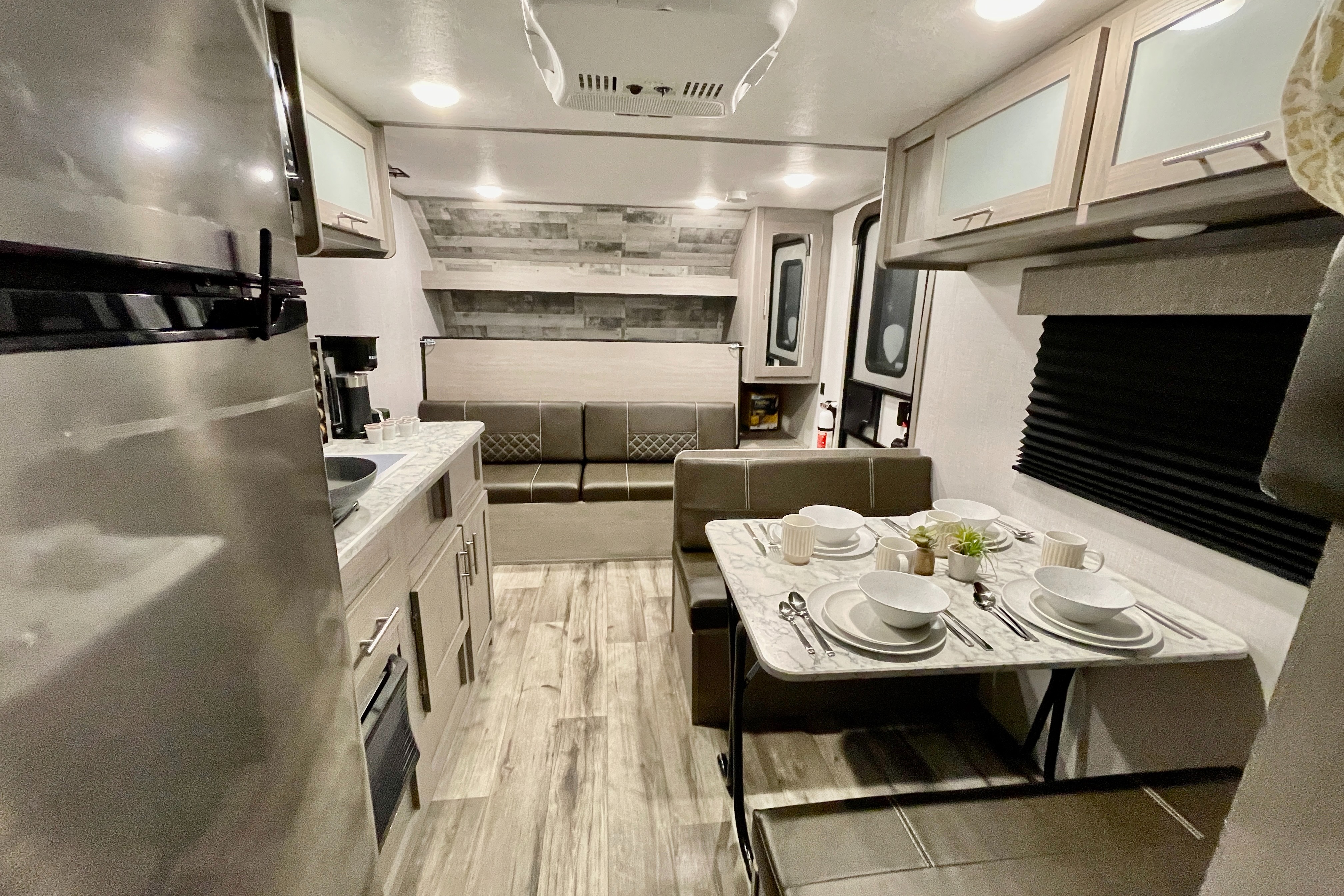  Coleman RV trailer Sleeps 7 Lightweight