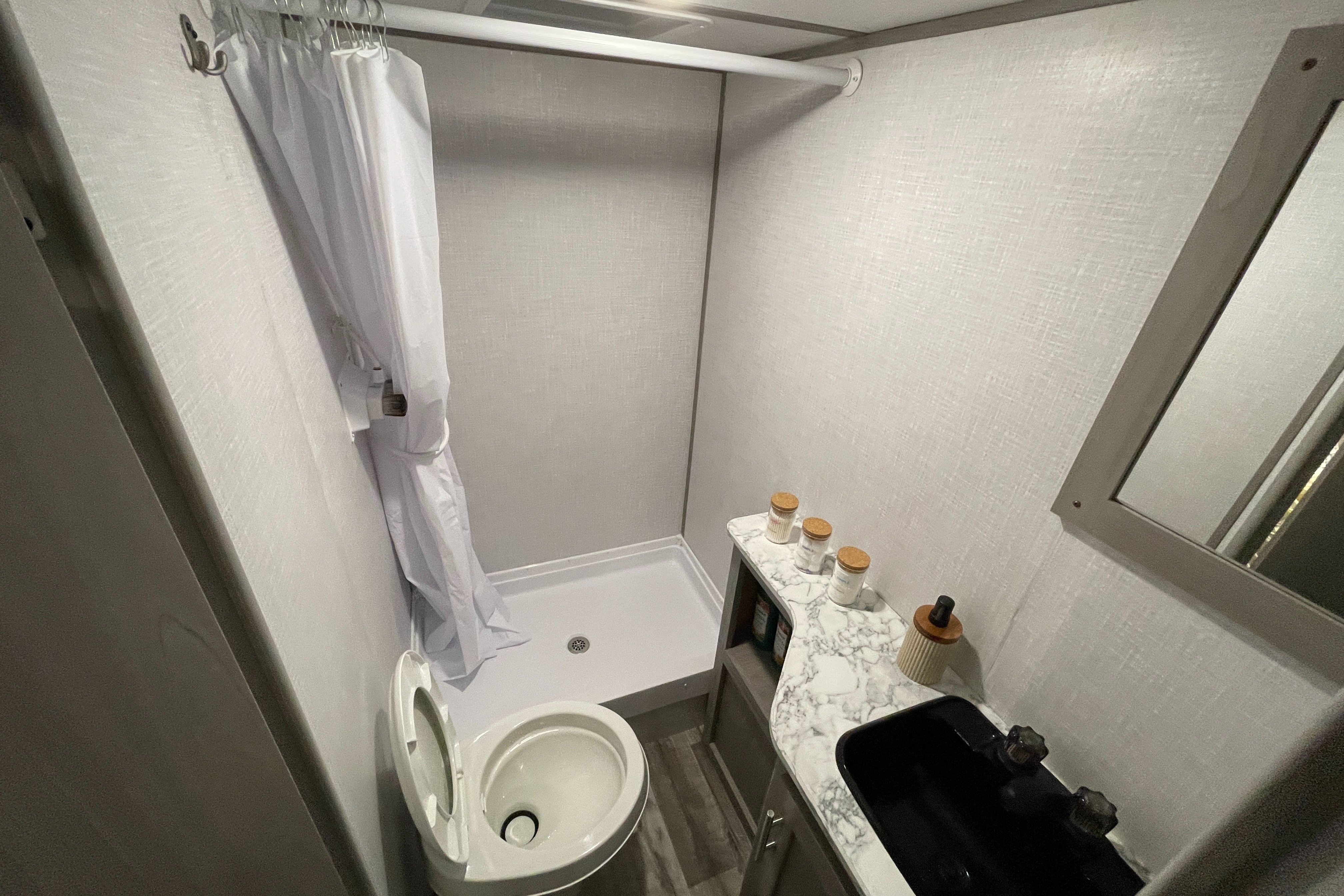  Coleman RV trailer Sleeps 7 Lightweight
