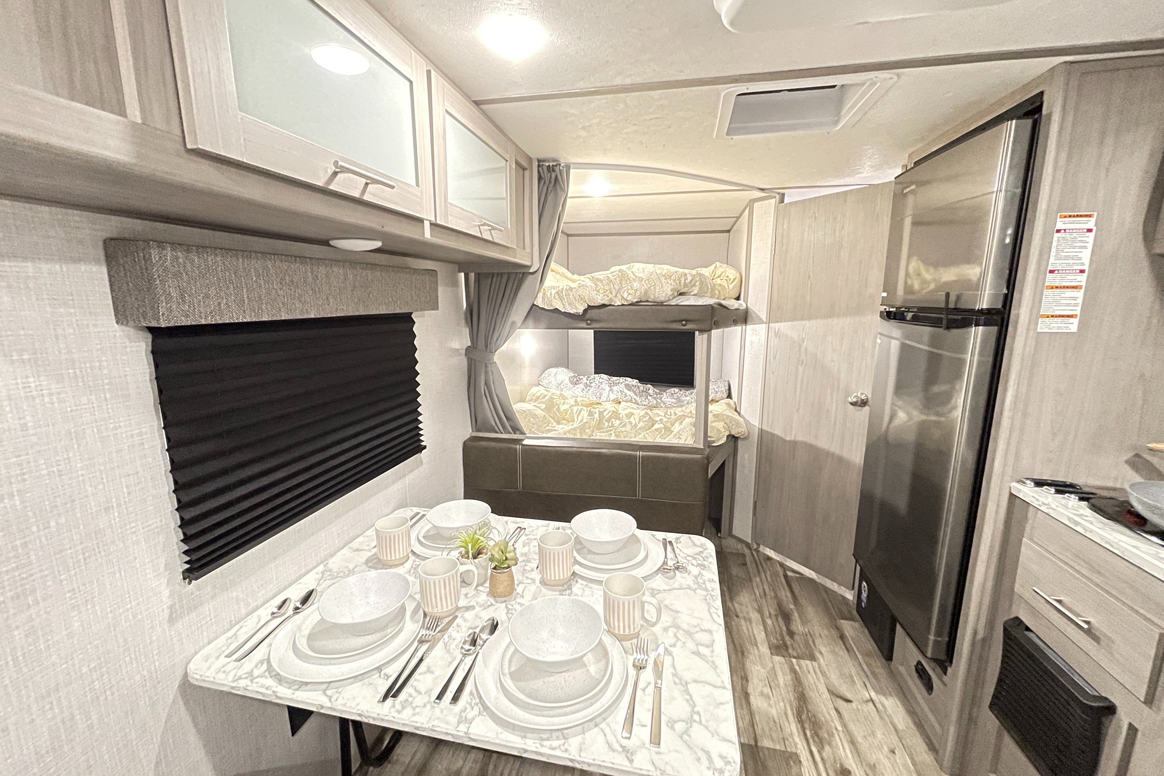  Coleman RV trailer Sleeps 7 Lightweight