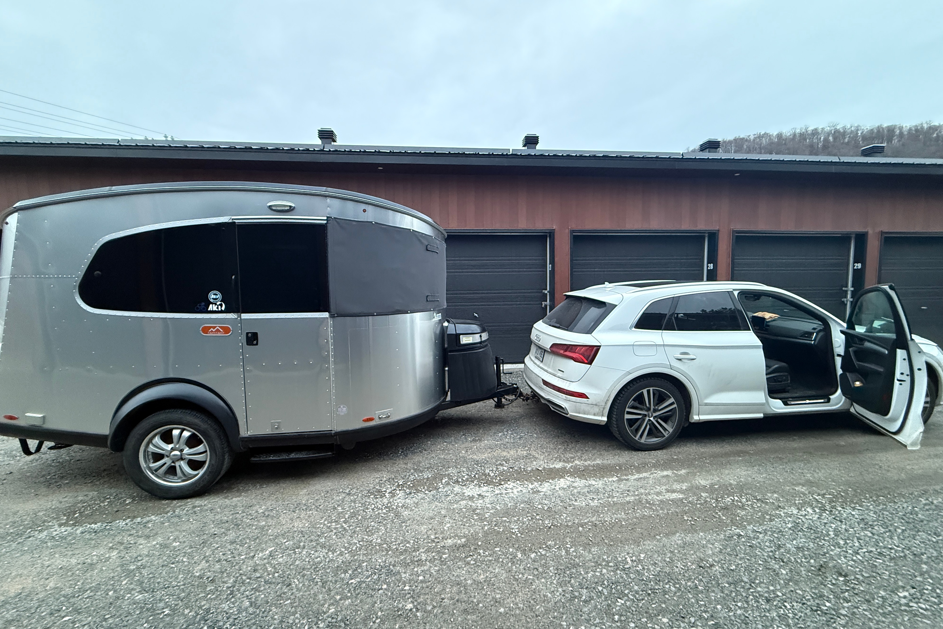 Roulotte Airstream Basecamp 16