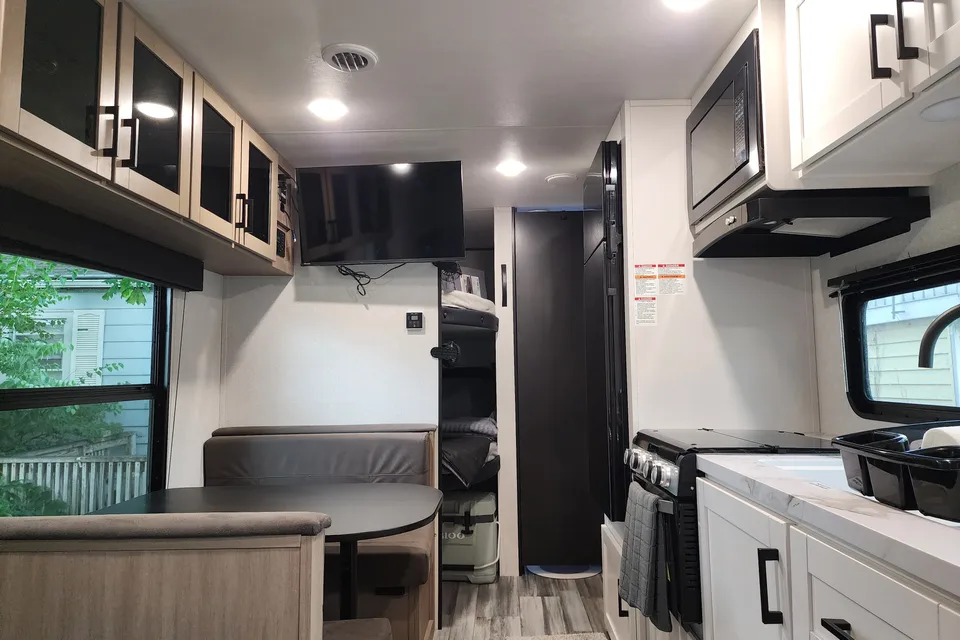 Frosty Dinghy's 2026 Jayco SLX Flight Travel Trailer