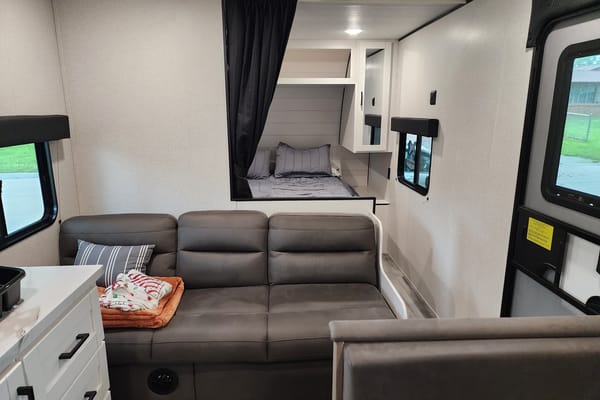 Frosty Dinghy's 2026 Jayco SLX Flight Travel Trailer