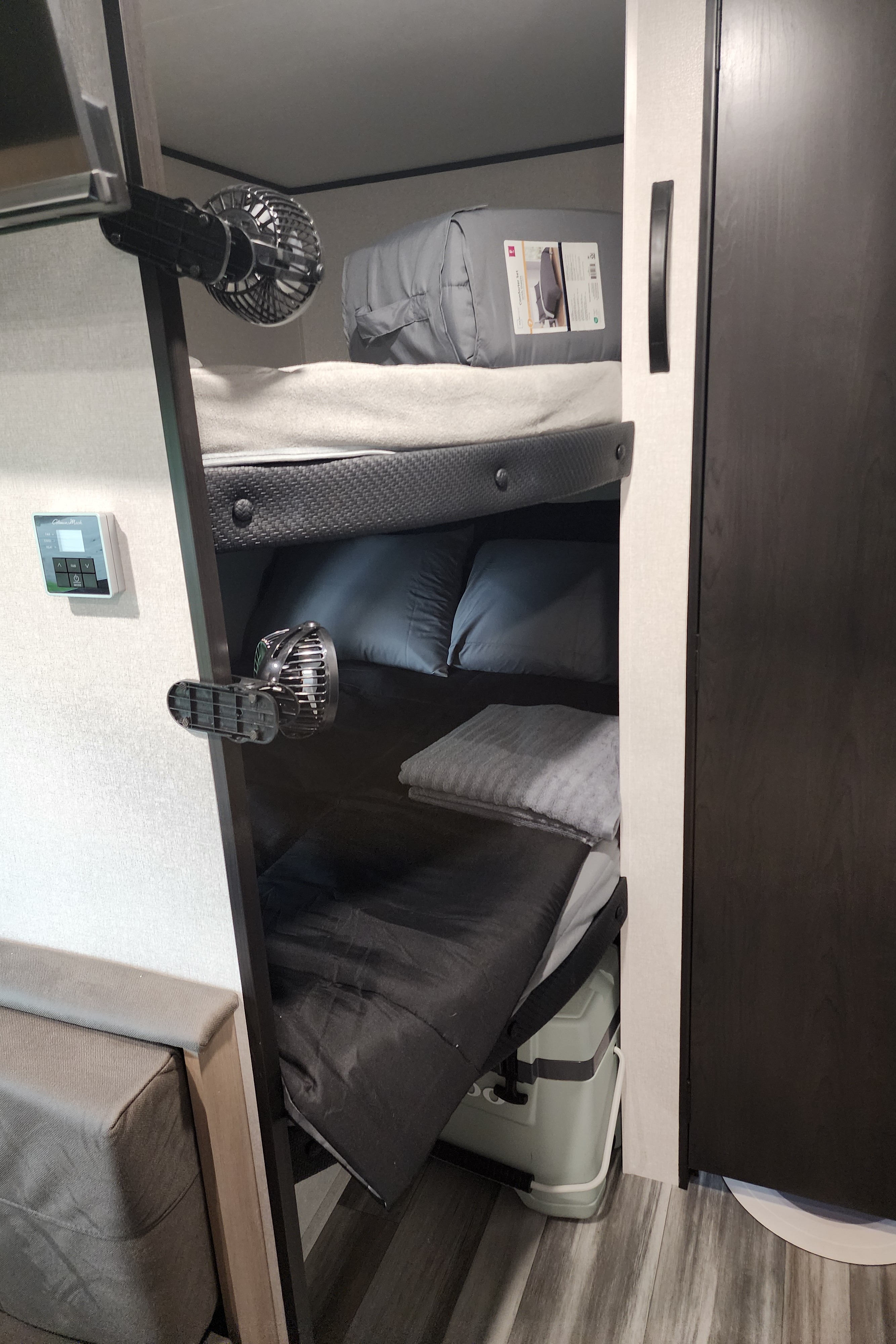 Frosty Dinghy's 2026 Jayco SLX Flight Travel Trailer