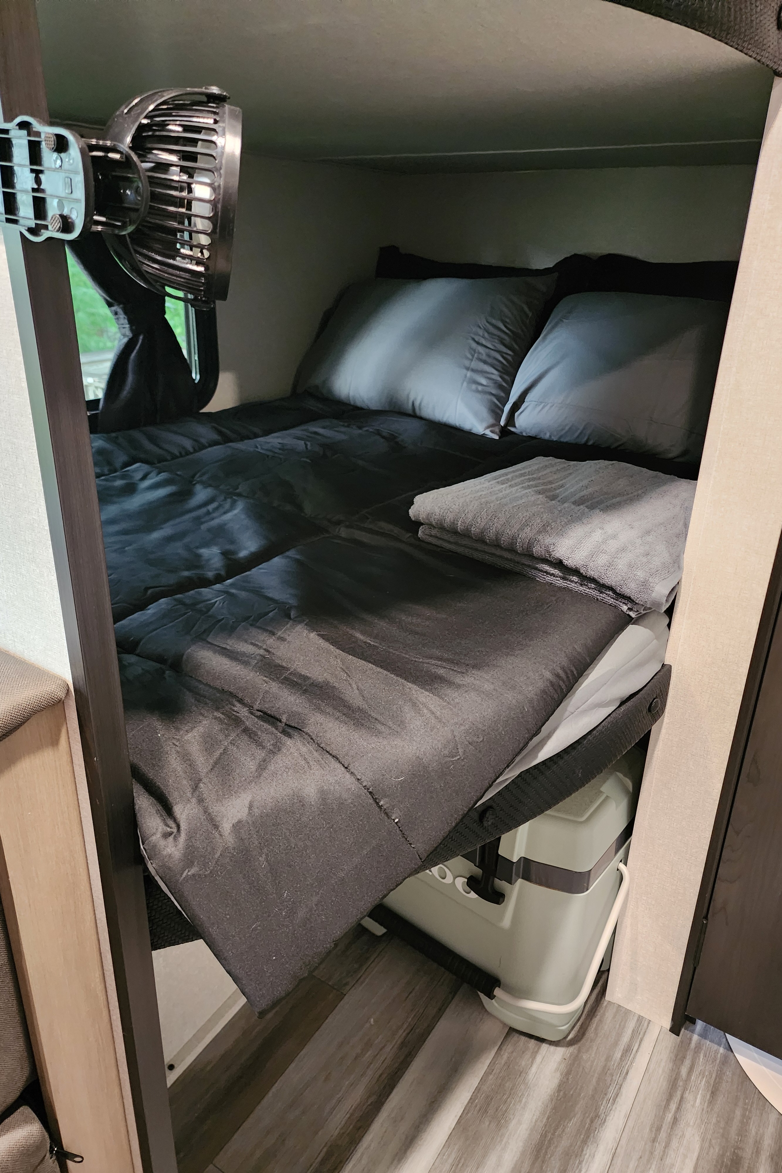Frosty Dinghy's 2026 Jayco SLX Flight Travel Trailer