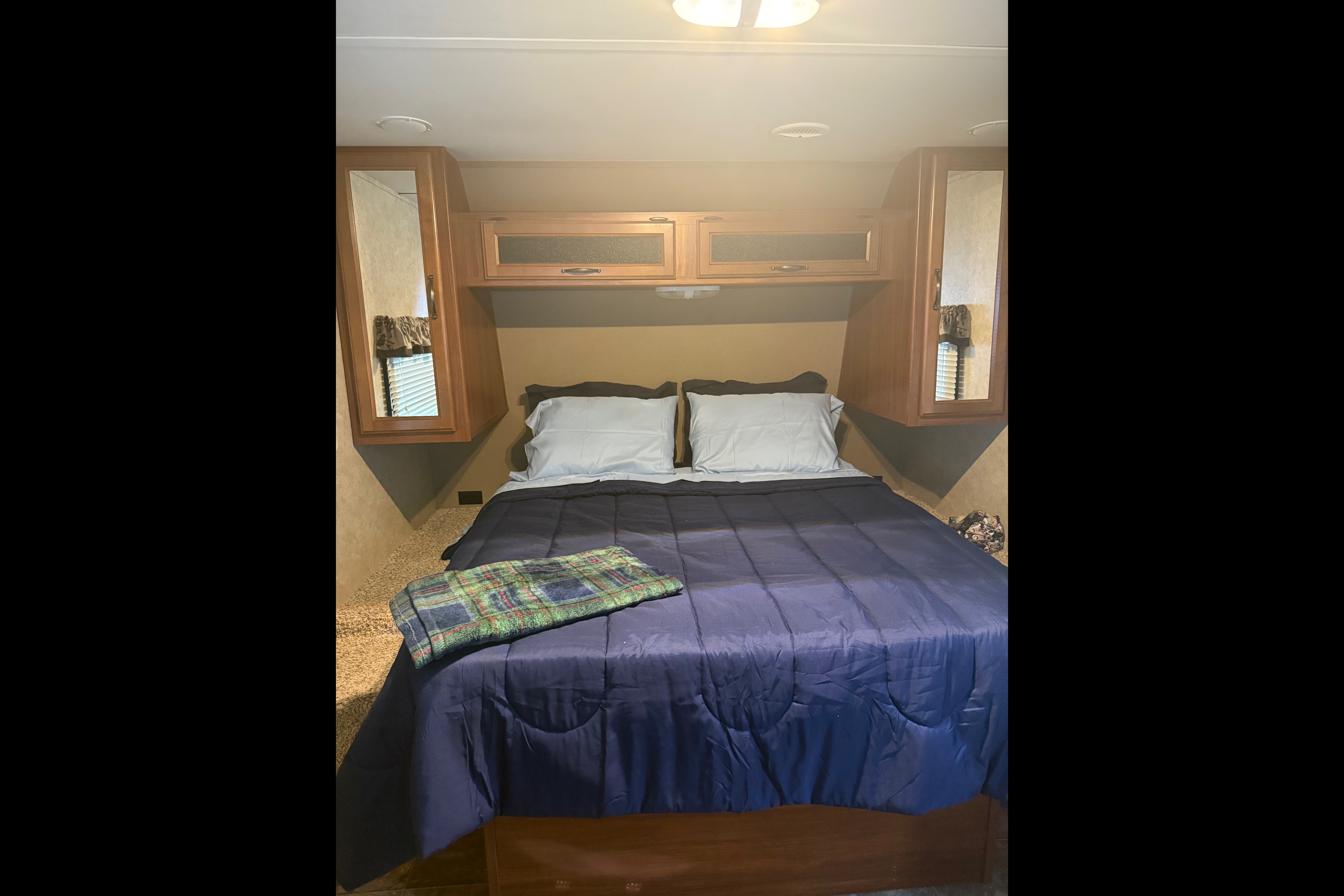 Laura's cozy Keystone Cougar Travel Trailer