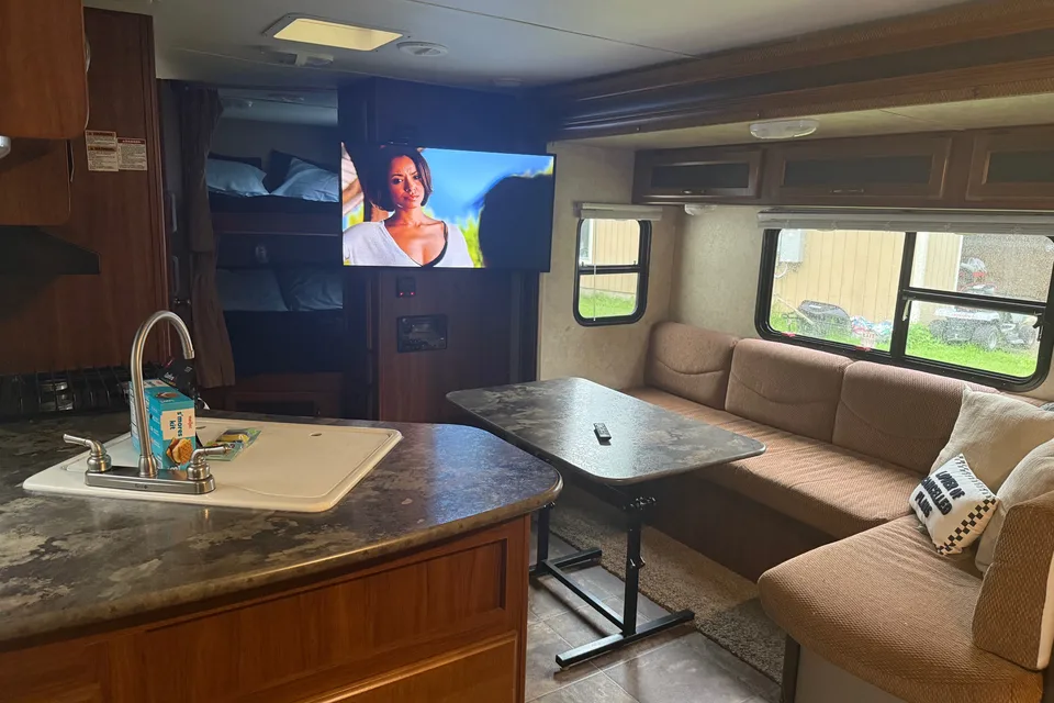 Laura's cozy Keystone Cougar Travel Trailer