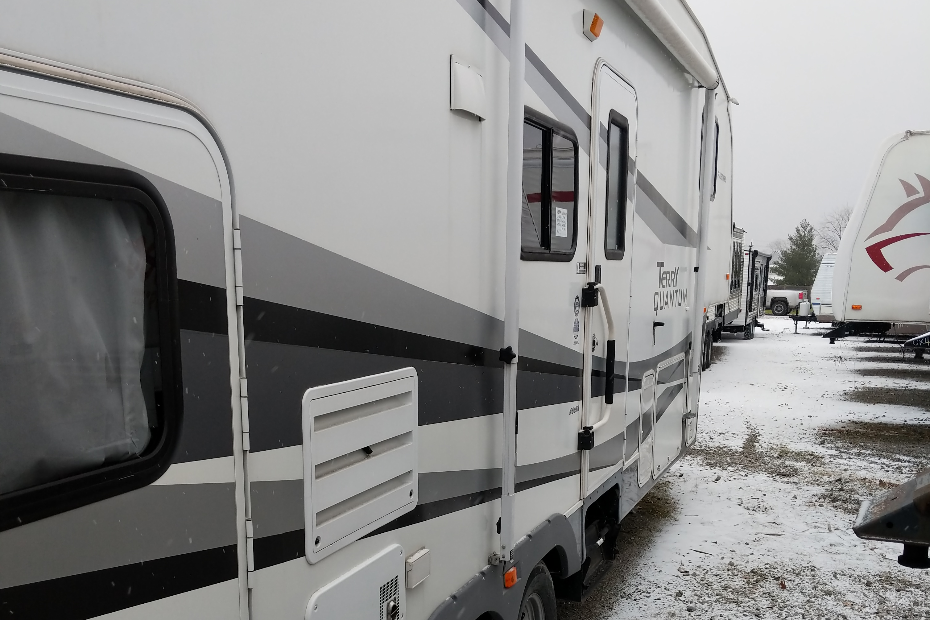 Nicely Maintained Bunkhouse 5th Wheel