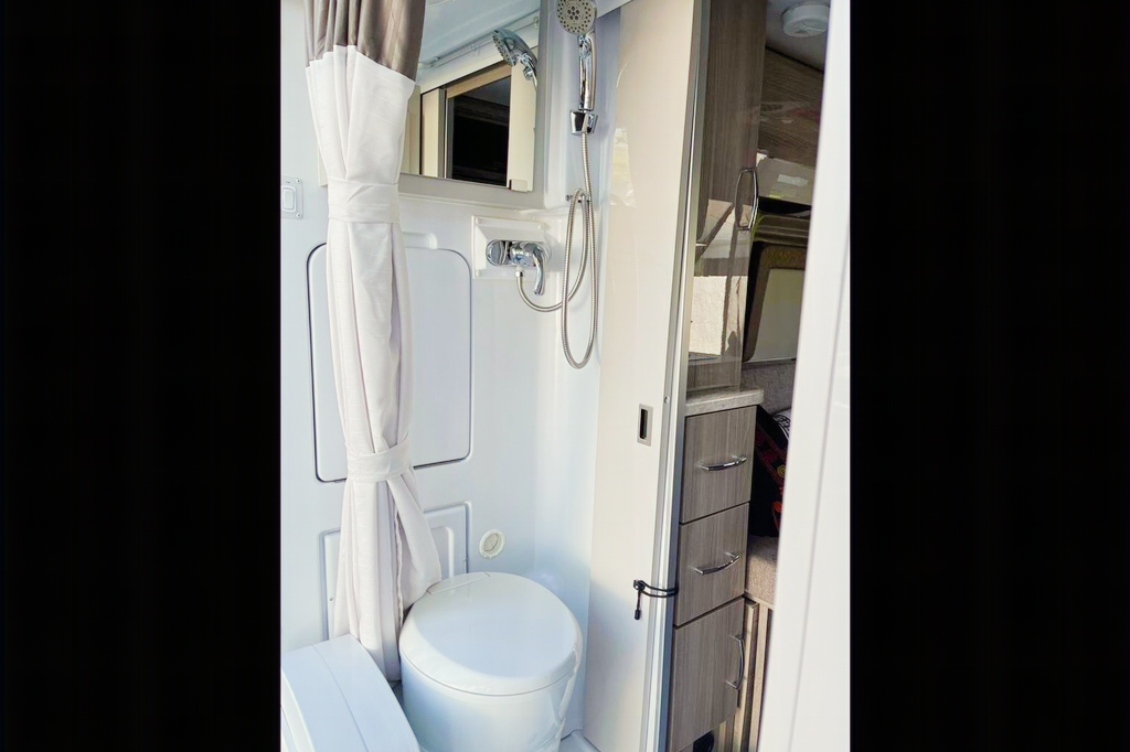 2022 CONVENIENT & EASY TO DRIVE RV!!! THOR SCOPE 18M