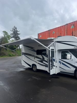 Mohammed's Thor Motor Coach Four winds Class C