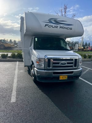 Mohammed's Thor Motor Coach Four winds Class C