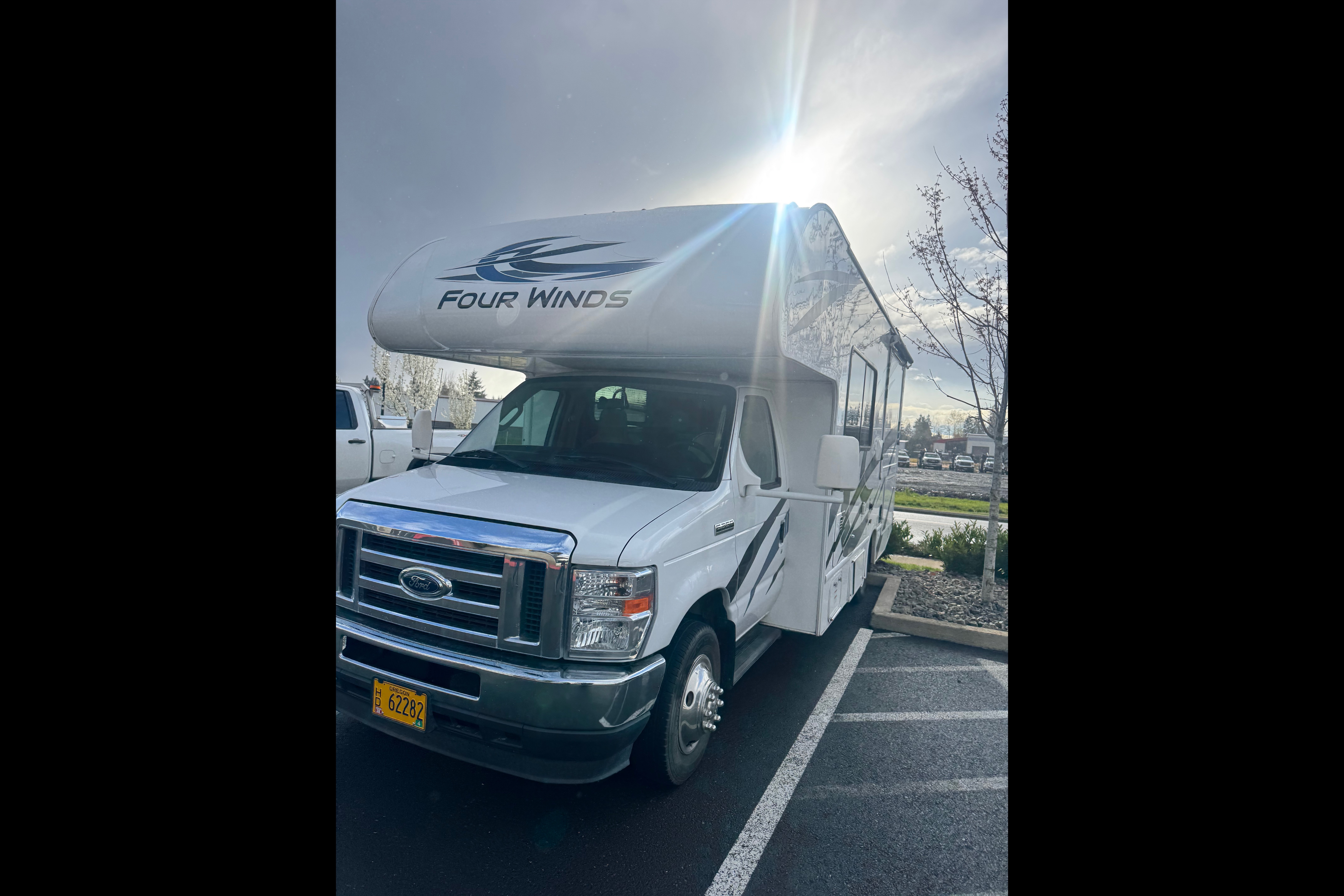 Mohammed's Thor Motor Coach Four winds Class C