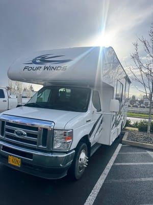 Mohammed's Thor Motor Coach Four winds Class C