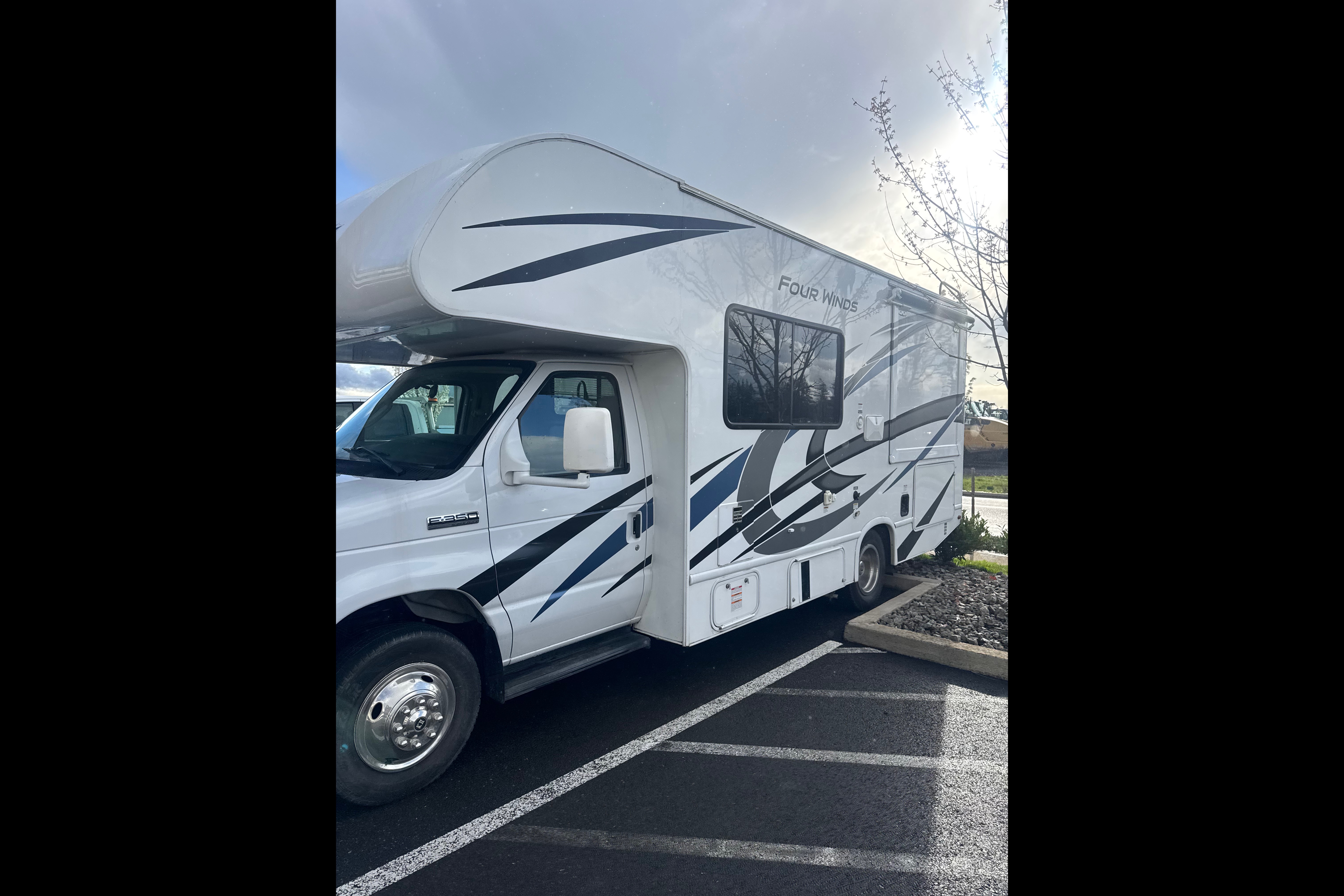 Mohammed's Thor Motor Coach Four winds Class C