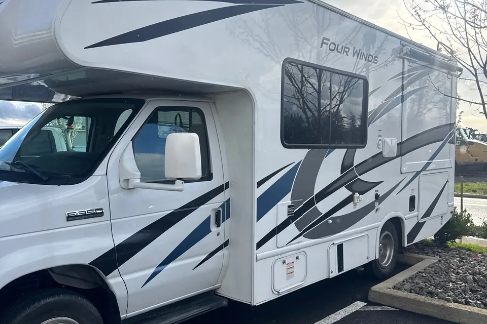 Mohammed's Thor Motor Coach Four winds Class C