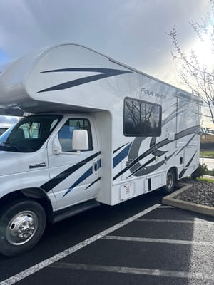 Mohammed's Thor Motor Coach Four winds Class C