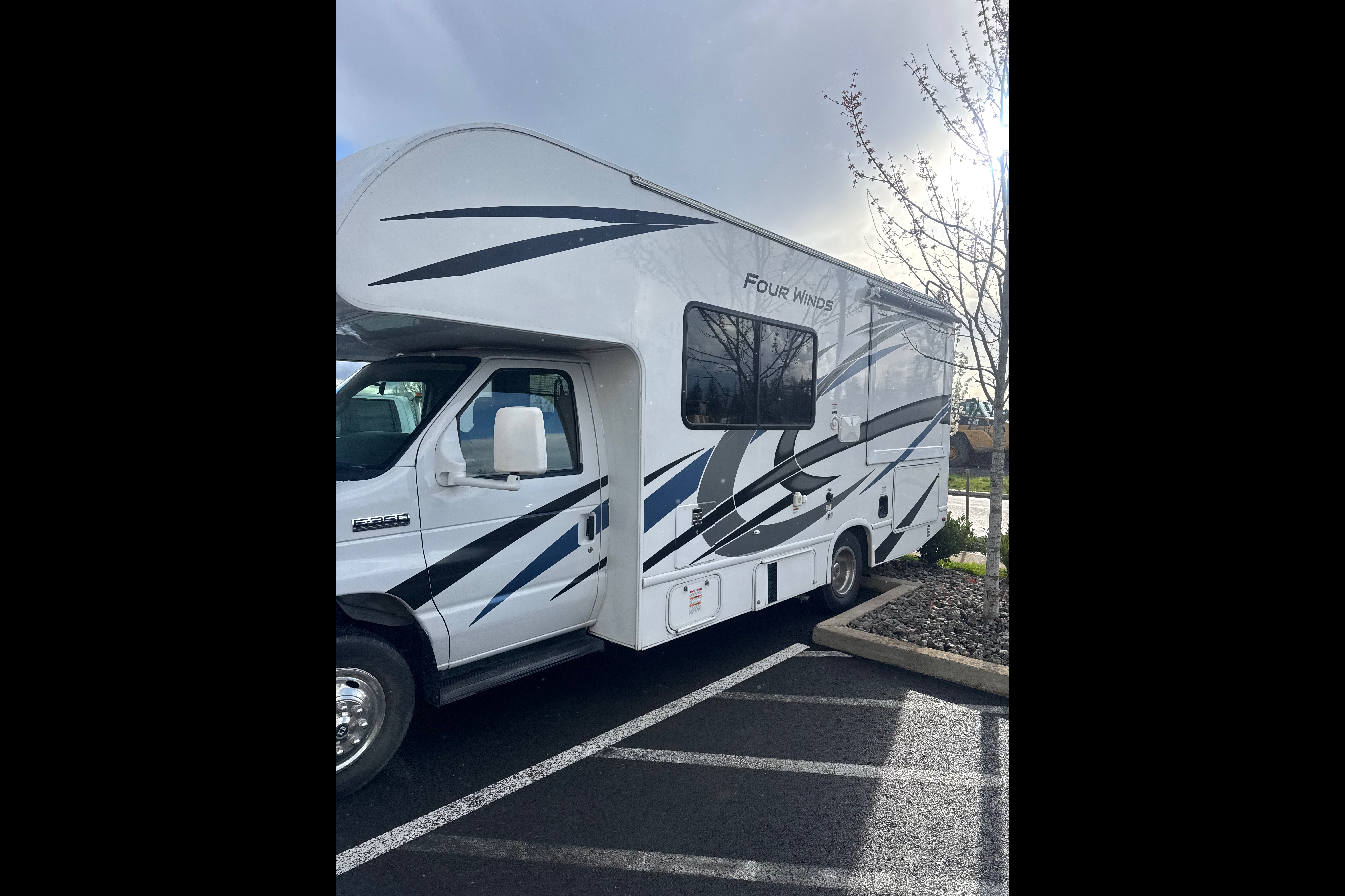 Mohammed's Thor Motor Coach Four winds Class C