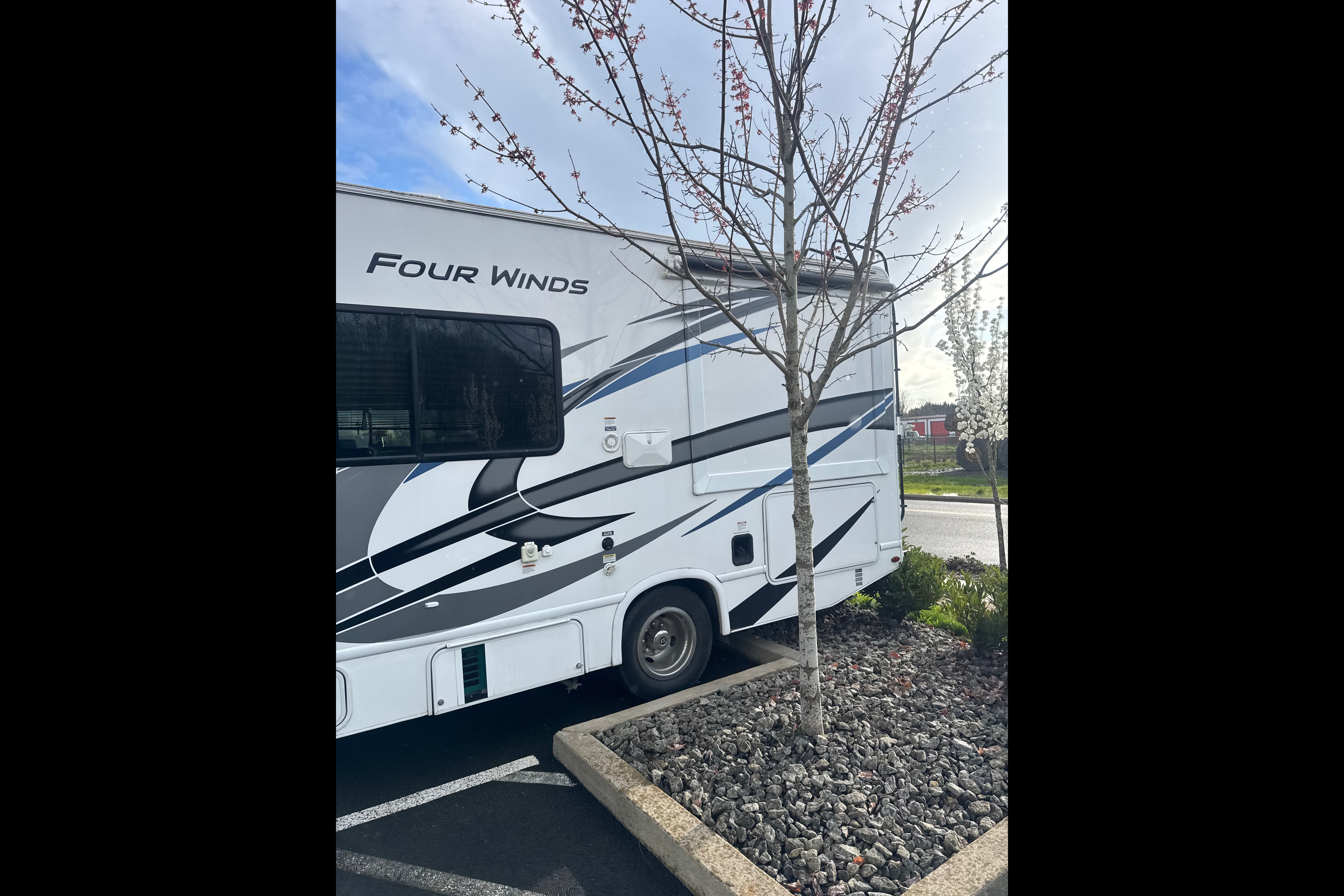 Mohammed's Thor Motor Coach Four winds Class C