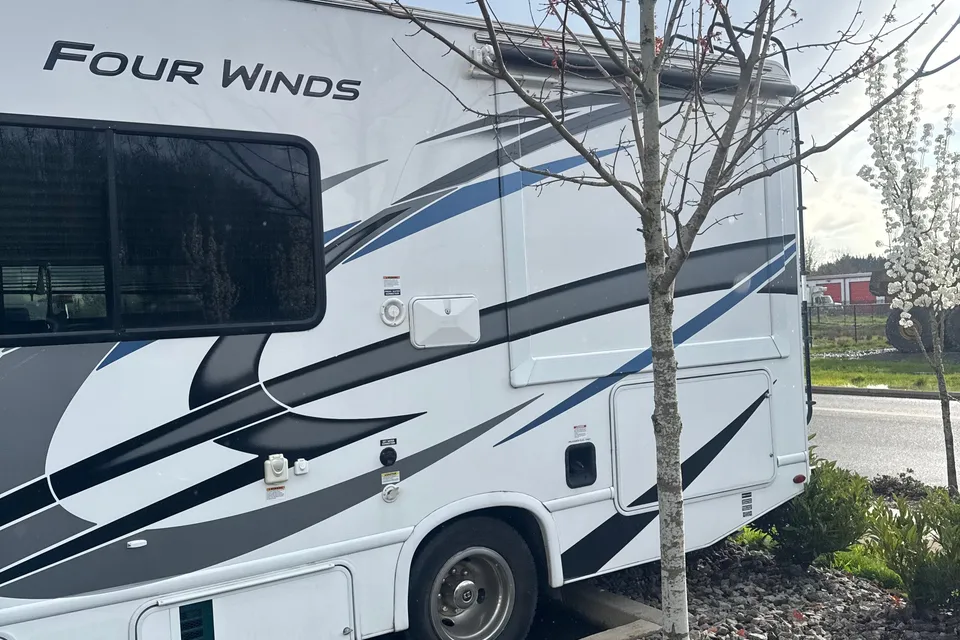 Mohammed's Thor Motor Coach Four winds Class C