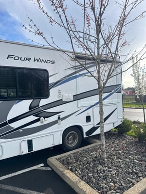 Mohammed's Thor Motor Coach Four winds Class C
