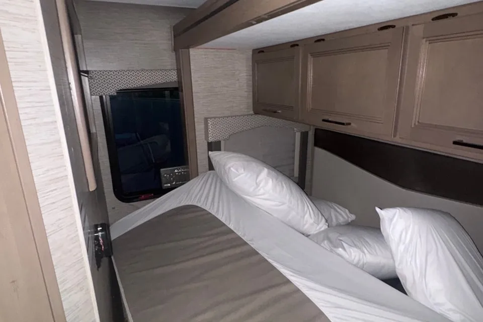 Mohammed's Thor Motor Coach Four winds Class C