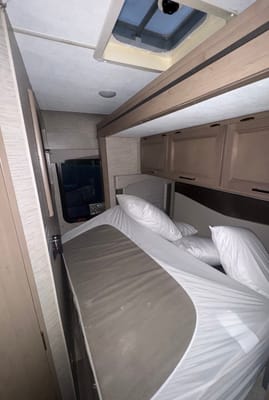 Mohammed's Thor Motor Coach Four winds Class C