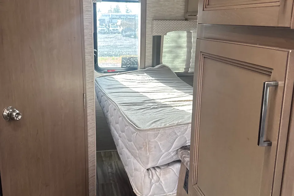Mohammed's Thor Motor Coach Four winds Class C