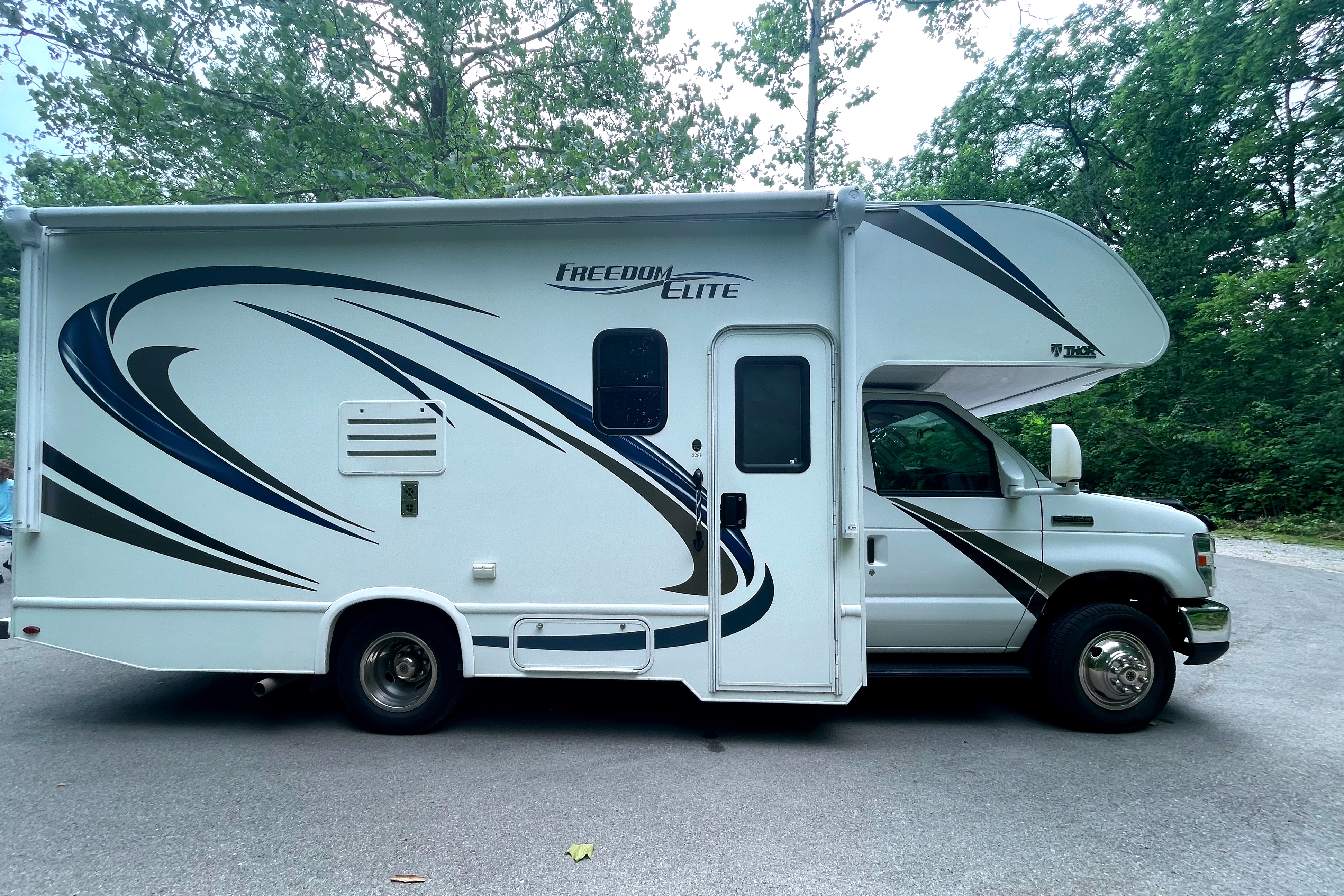 Fully loaded Thor Motor Coach Freedom Elite Class C