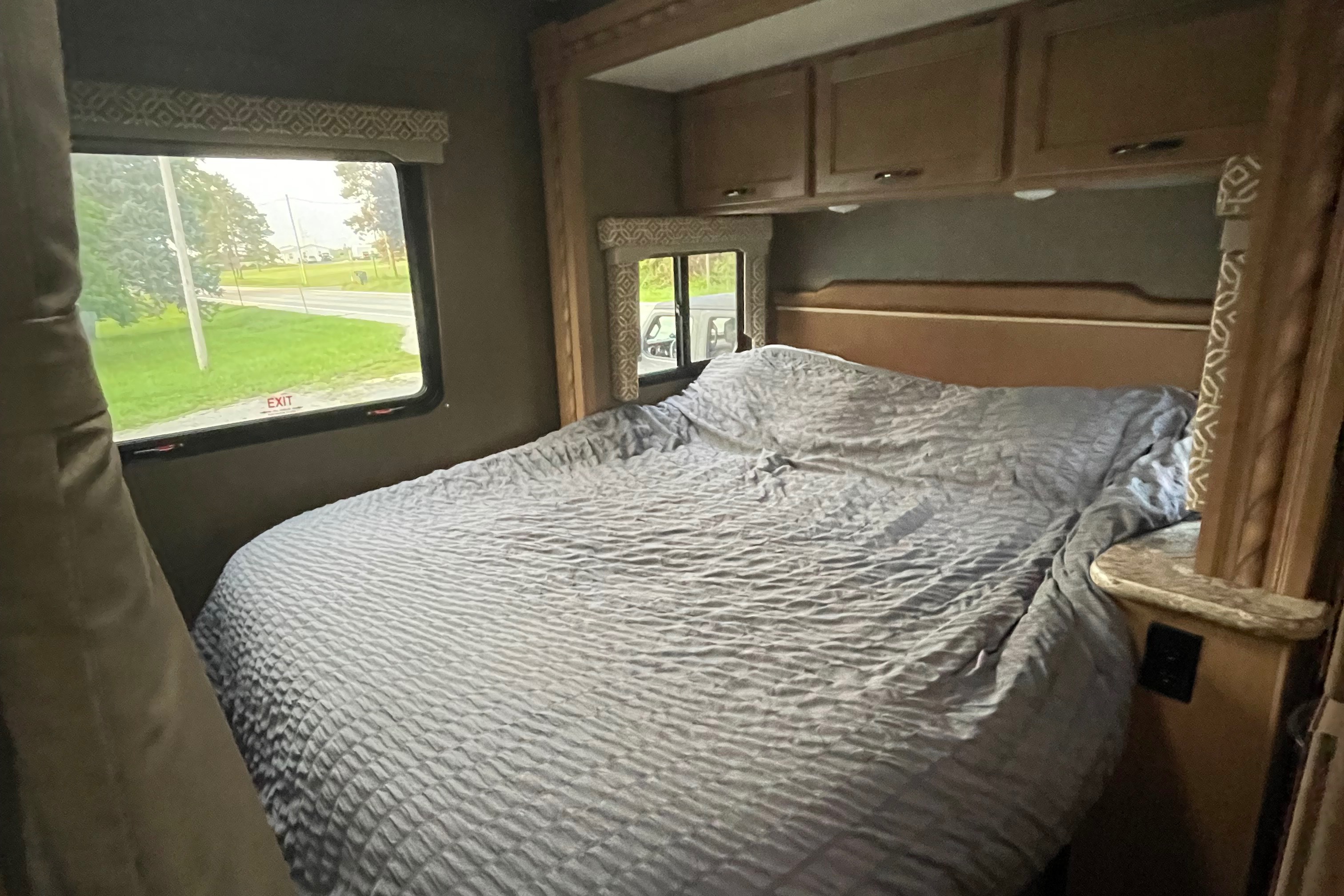 Fully loaded Thor Motor Coach Freedom Elite Class C