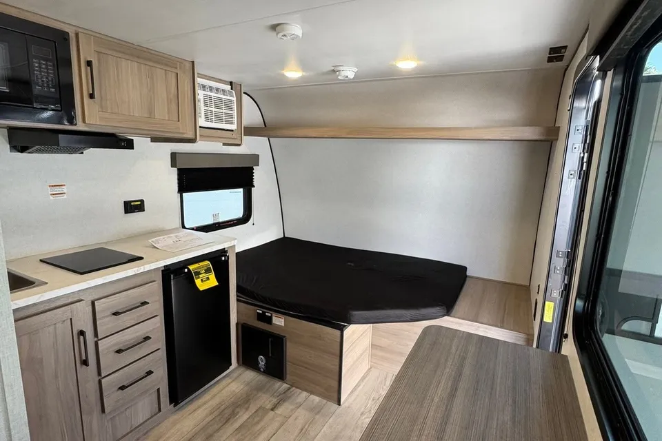 FJ Coleman 13r Travel Trailer
