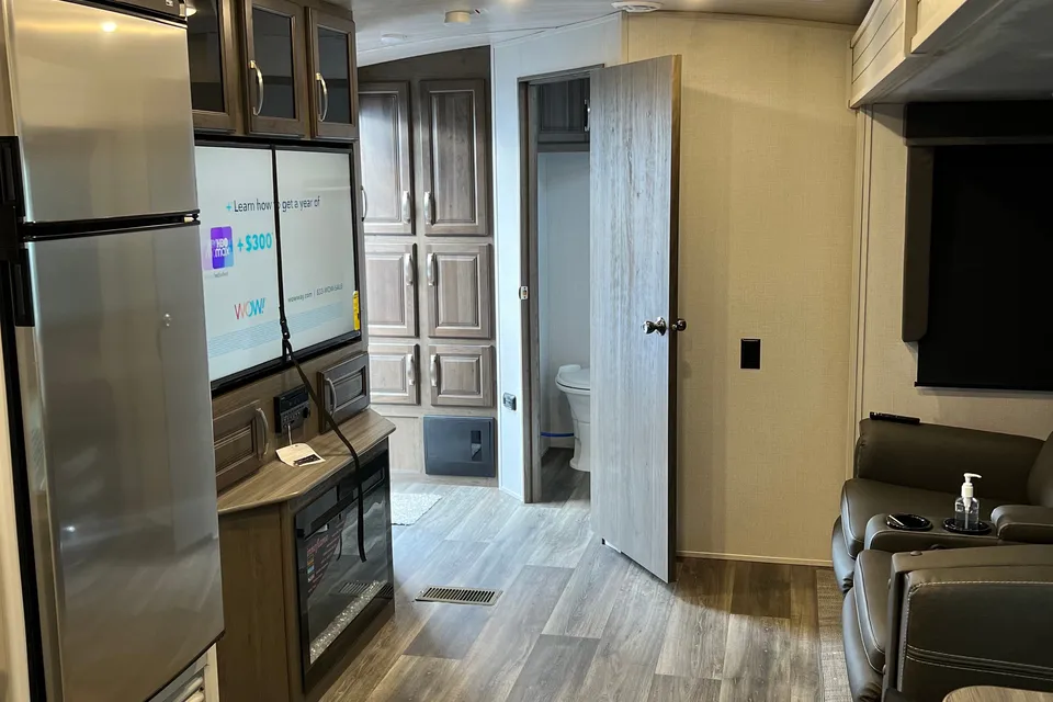 vernon's Keystone Cougar 26RBS Travel Trailer