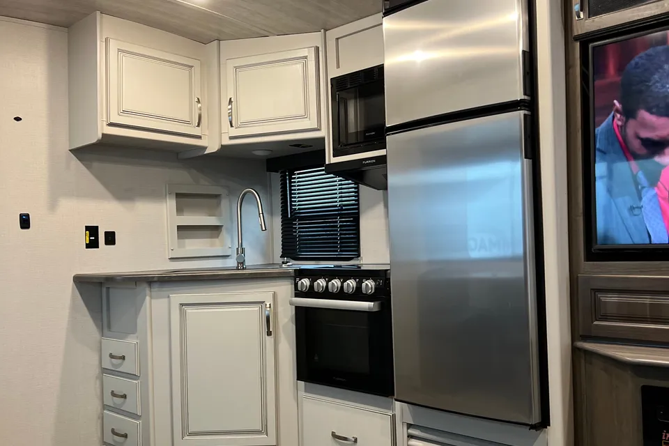 vernon's Keystone Cougar 26RBS Travel Trailer