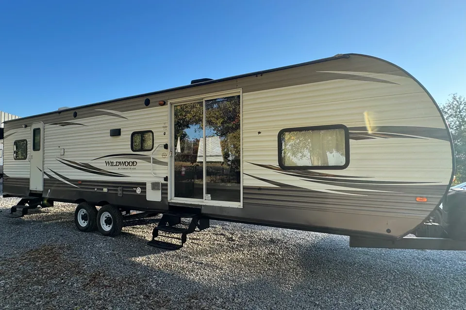2 Bedroom Trailer with Washer/Dryer