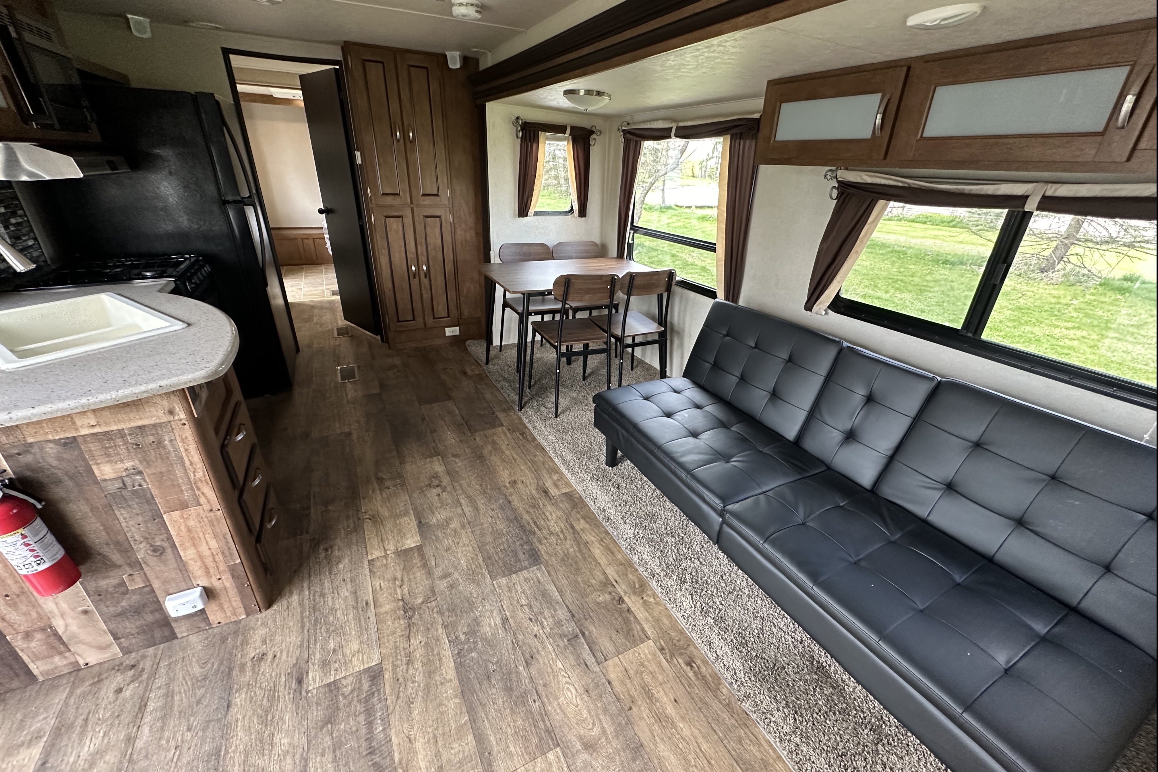 2 Bedroom Trailer with Washer/Dryer