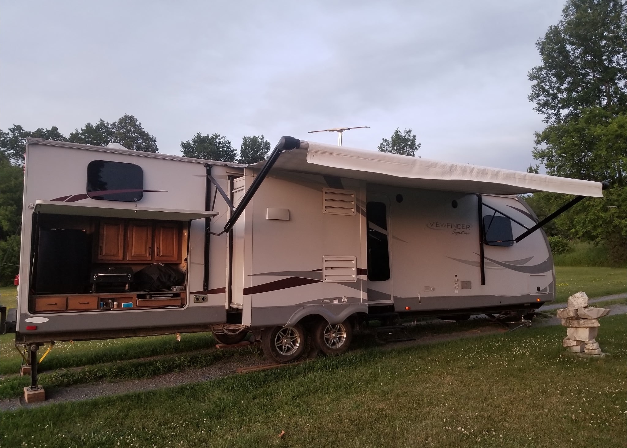 Cedar & Stone 32’ Viewfinder RV VS32KIBH Travel Trailer