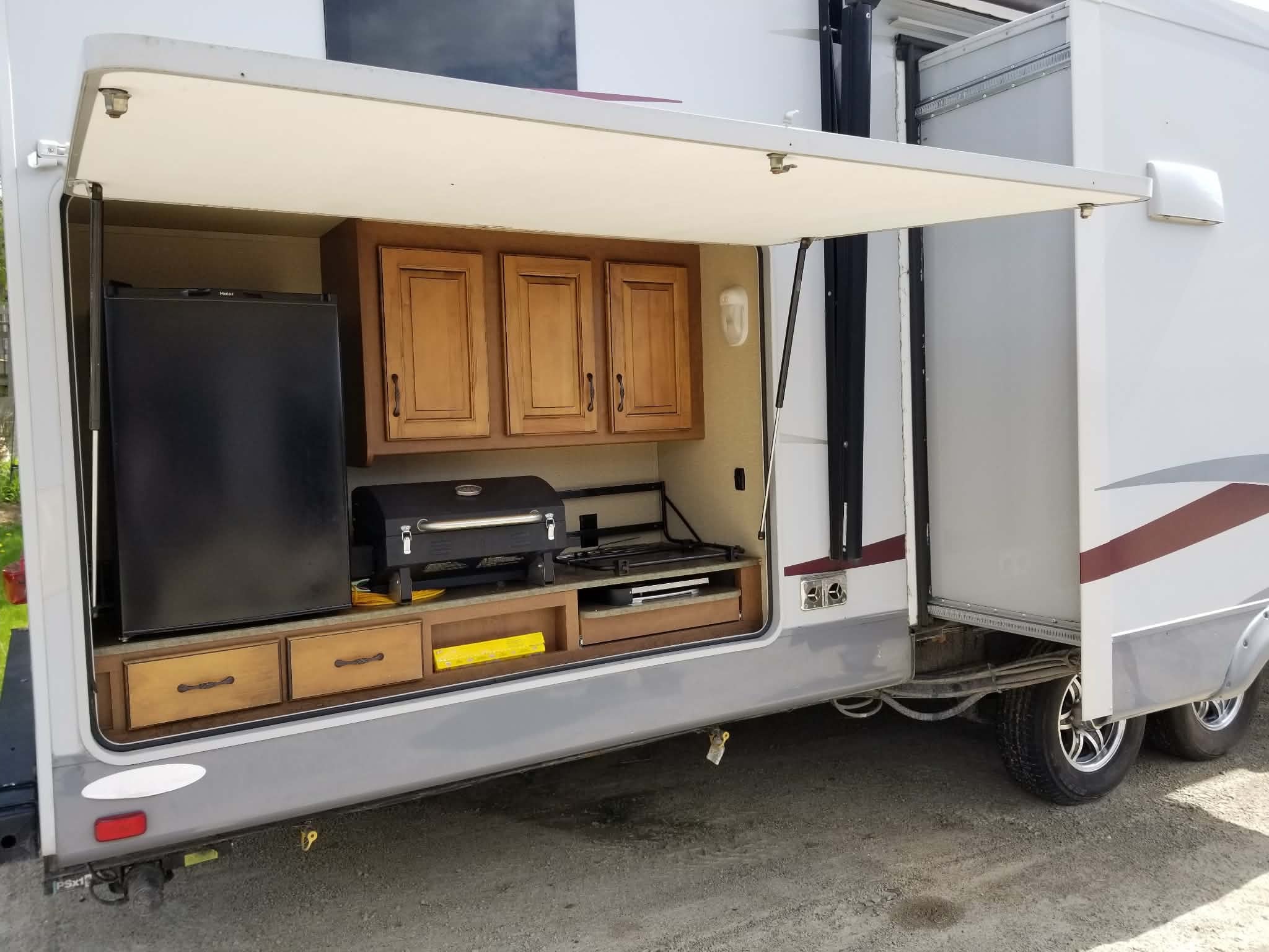 Cedar & Stone 32’ Viewfinder RV VS32KIBH Travel Trailer