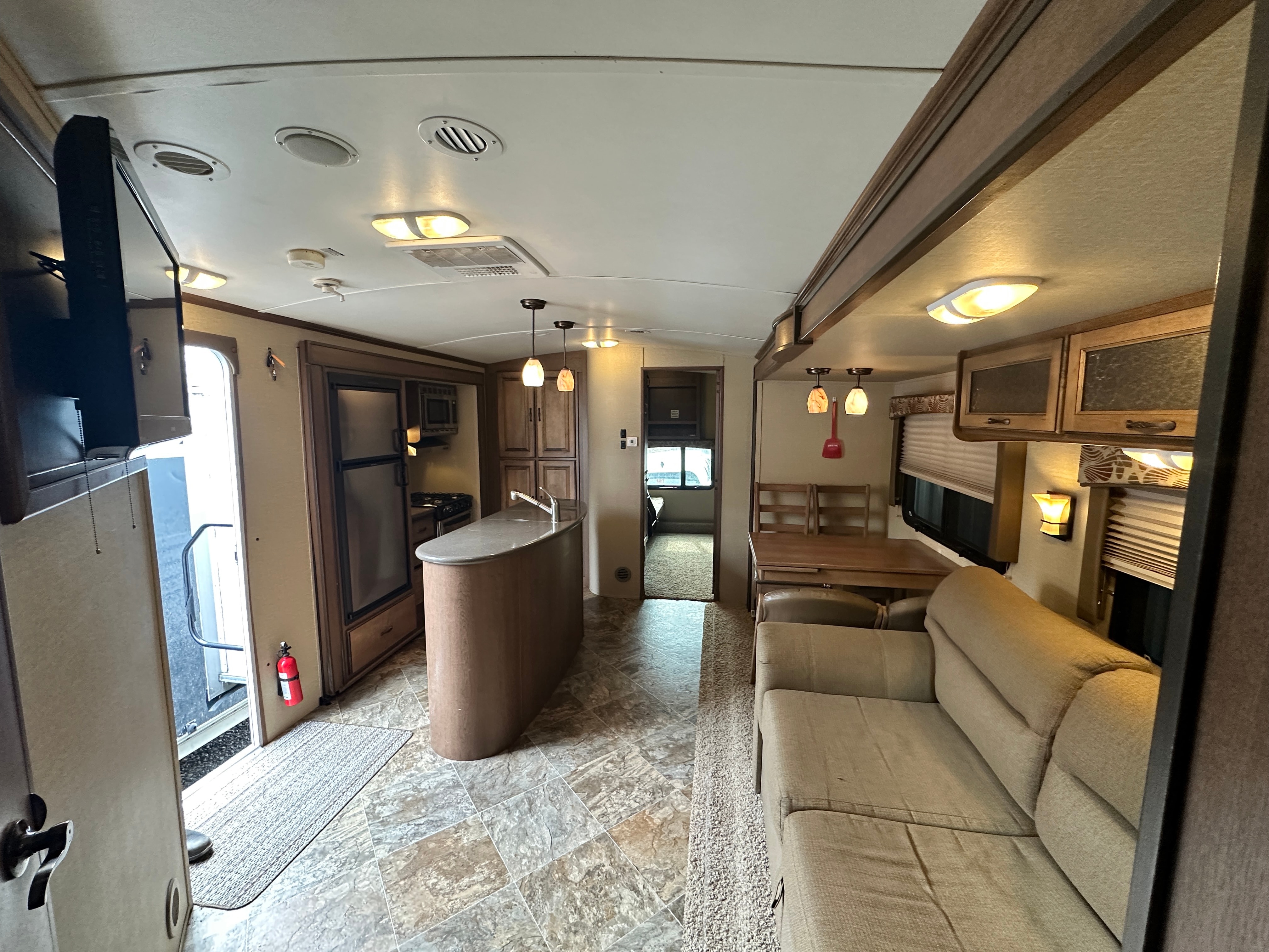 Cedar & Stone 32’ Viewfinder RV VS32KIBH Travel Trailer