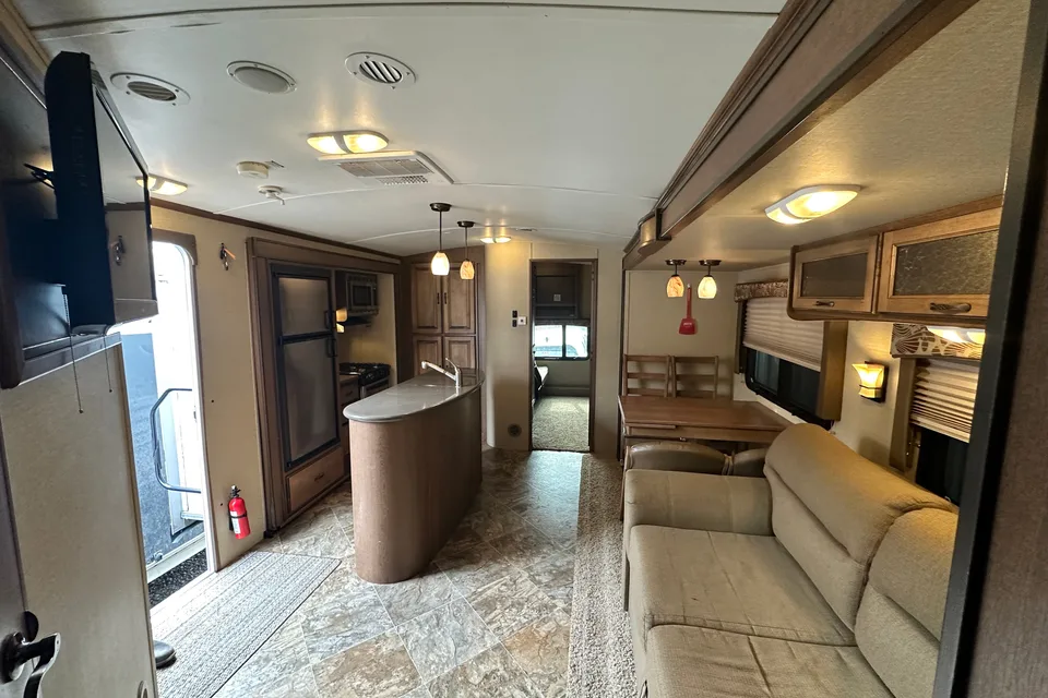 Cedar & Stone 32’ Viewfinder RV VS32KIBH Travel Trailer