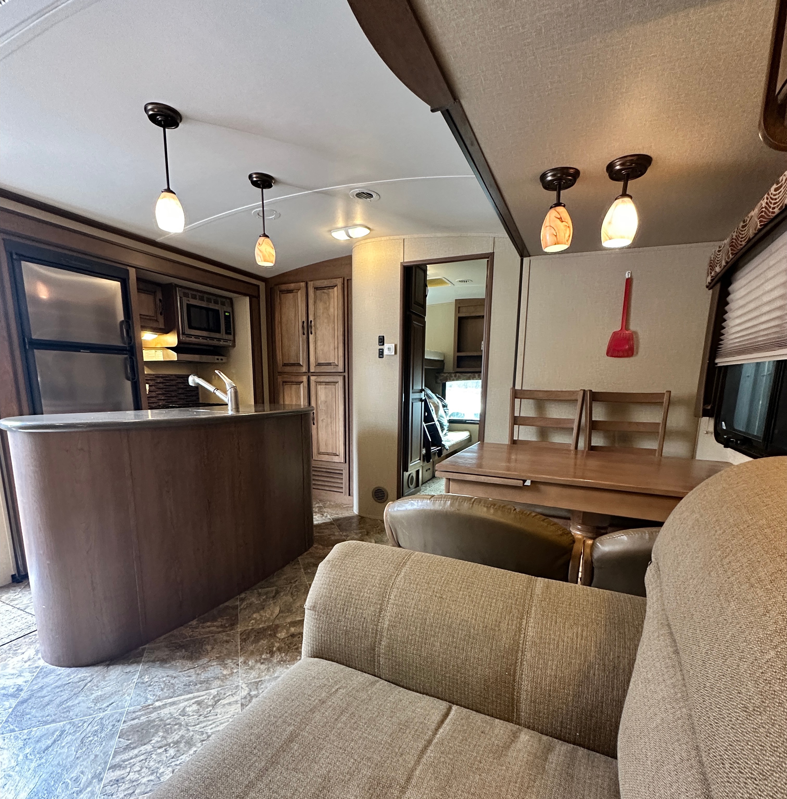 Cedar & Stone 32’ Viewfinder RV VS32KIBH Travel Trailer