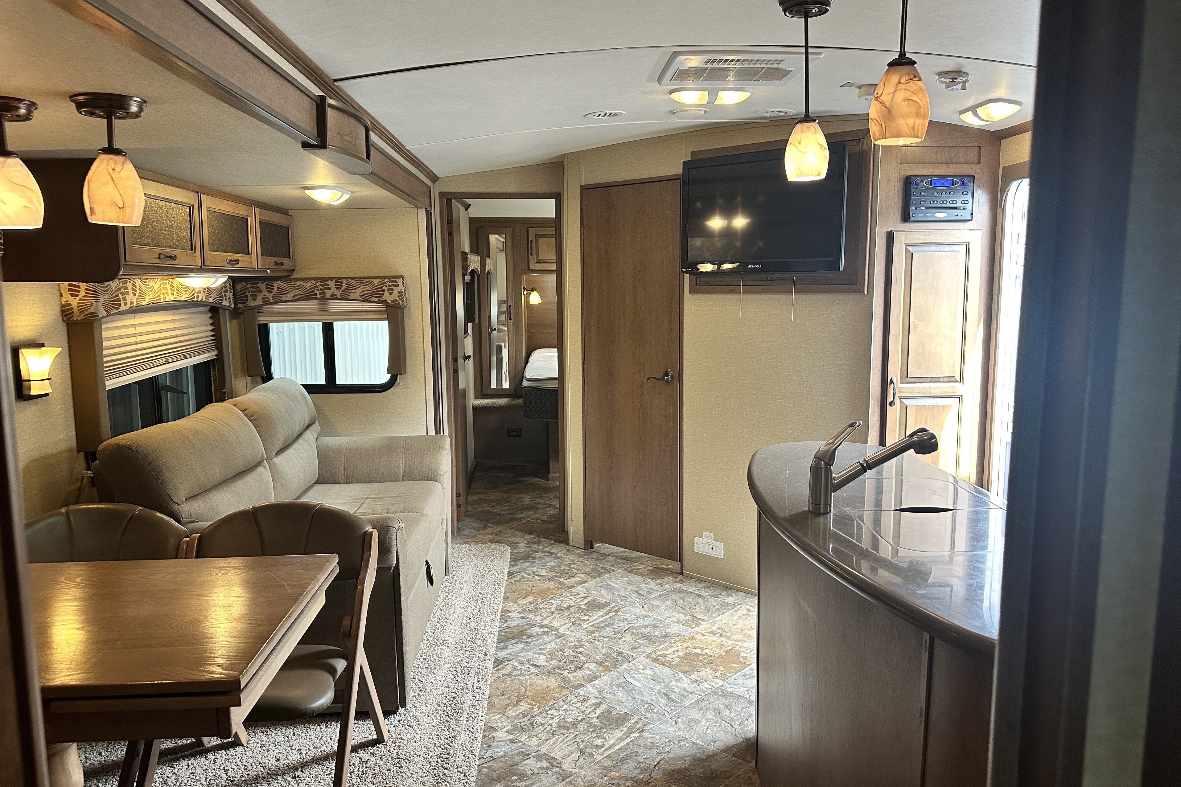 Cedar & Stone 32’ Viewfinder RV VS32KIBH Travel Trailer