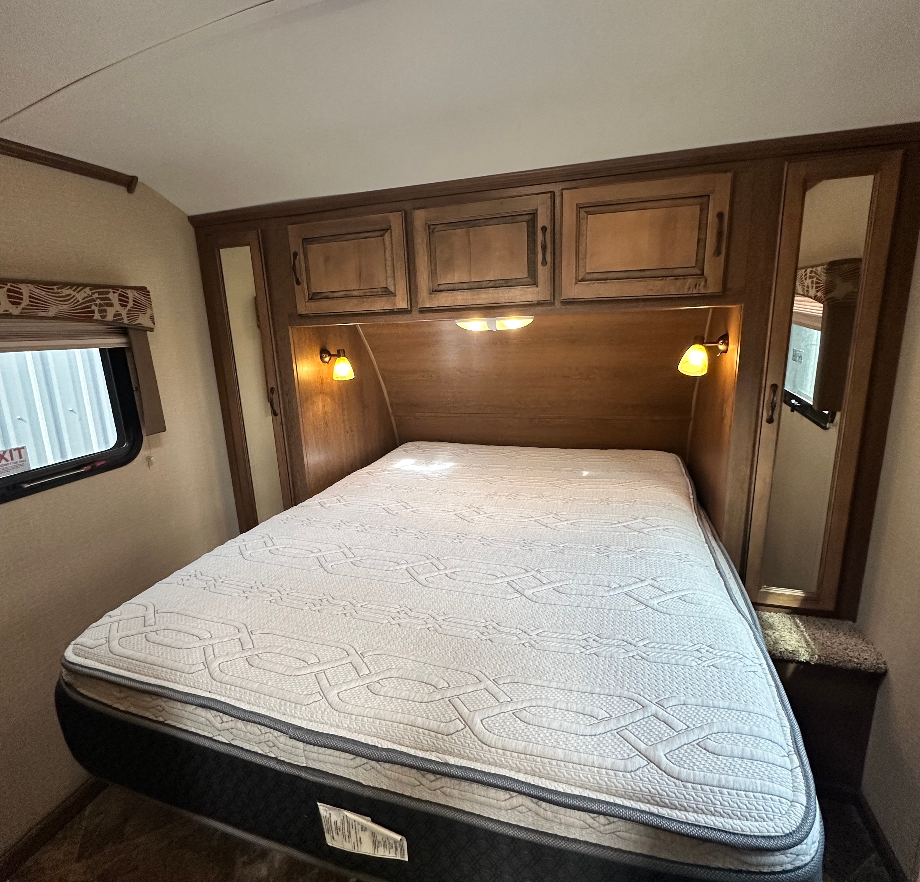 Cedar & Stone 32’ Viewfinder RV VS32KIBH Travel Trailer