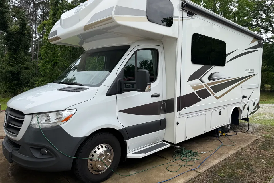 Augusta Adventure Coach
