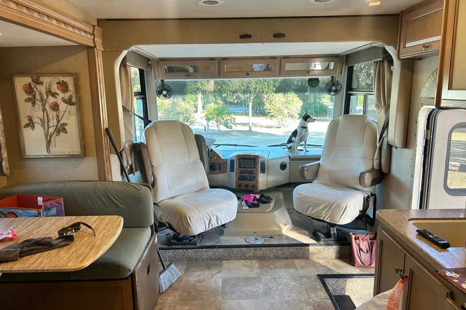 gary's Thor Motor Coach Windsport Class A