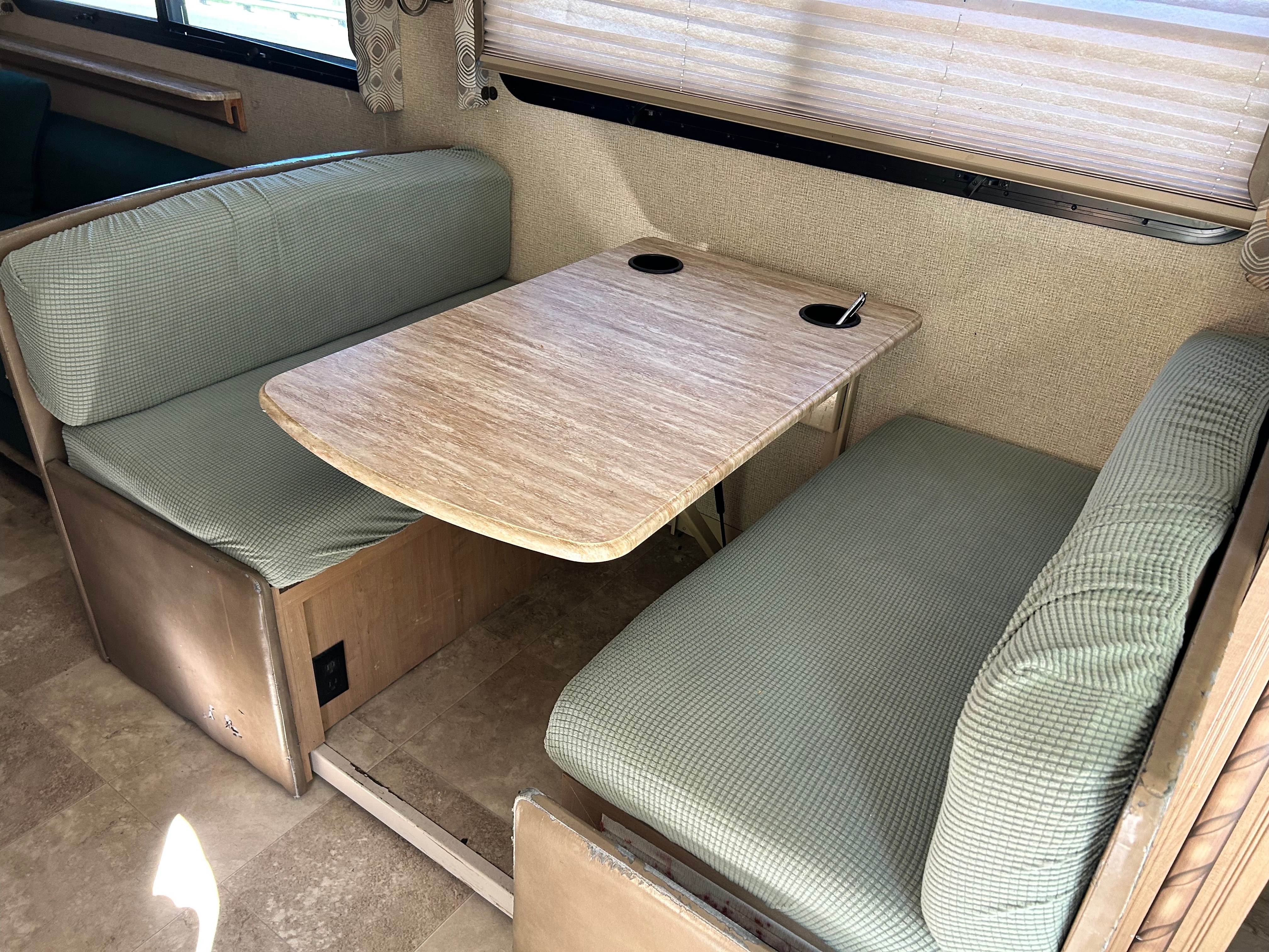 gary's Thor Motor Coach Windsport Class A