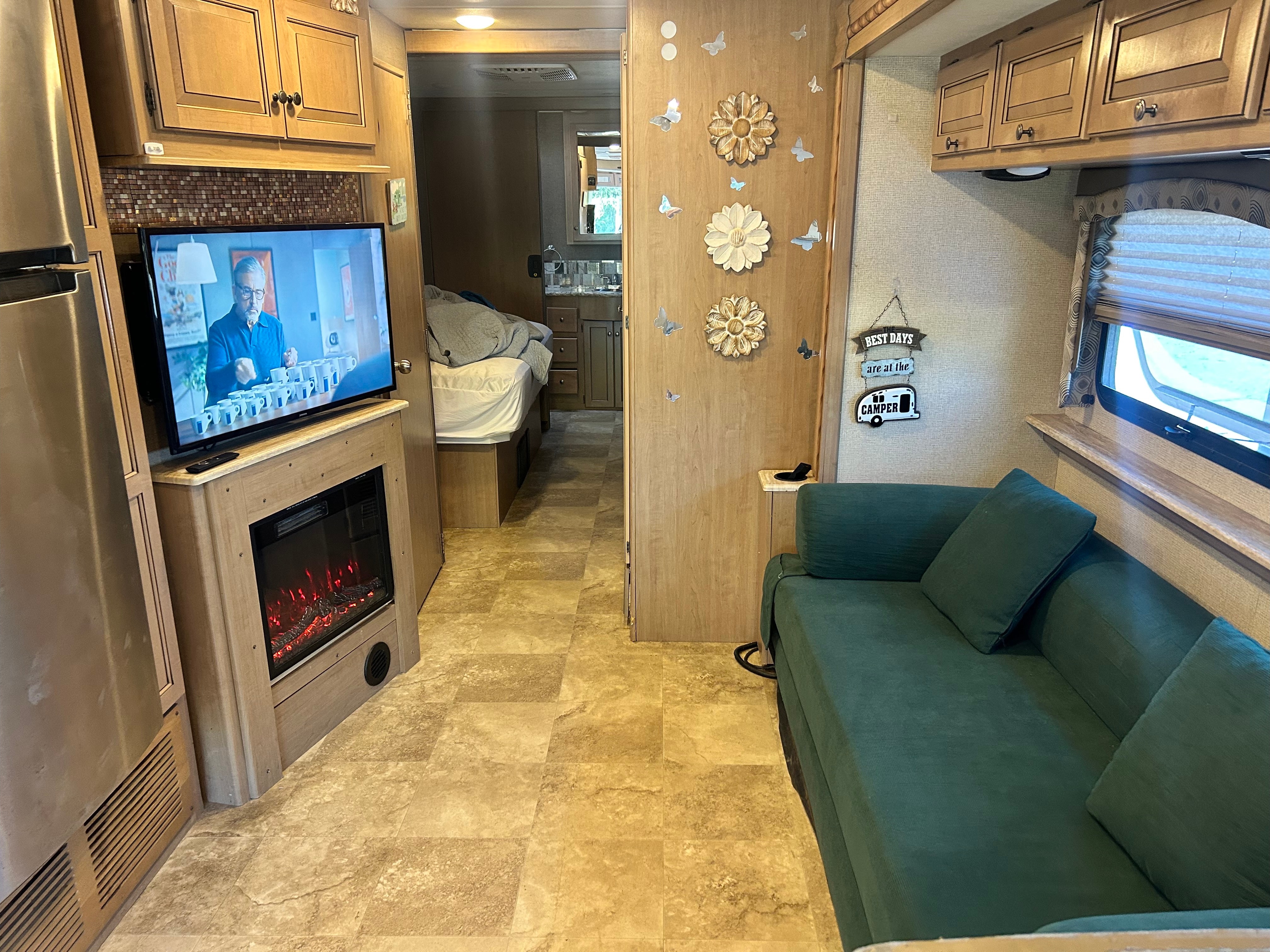 gary's Thor Motor Coach Windsport Class A