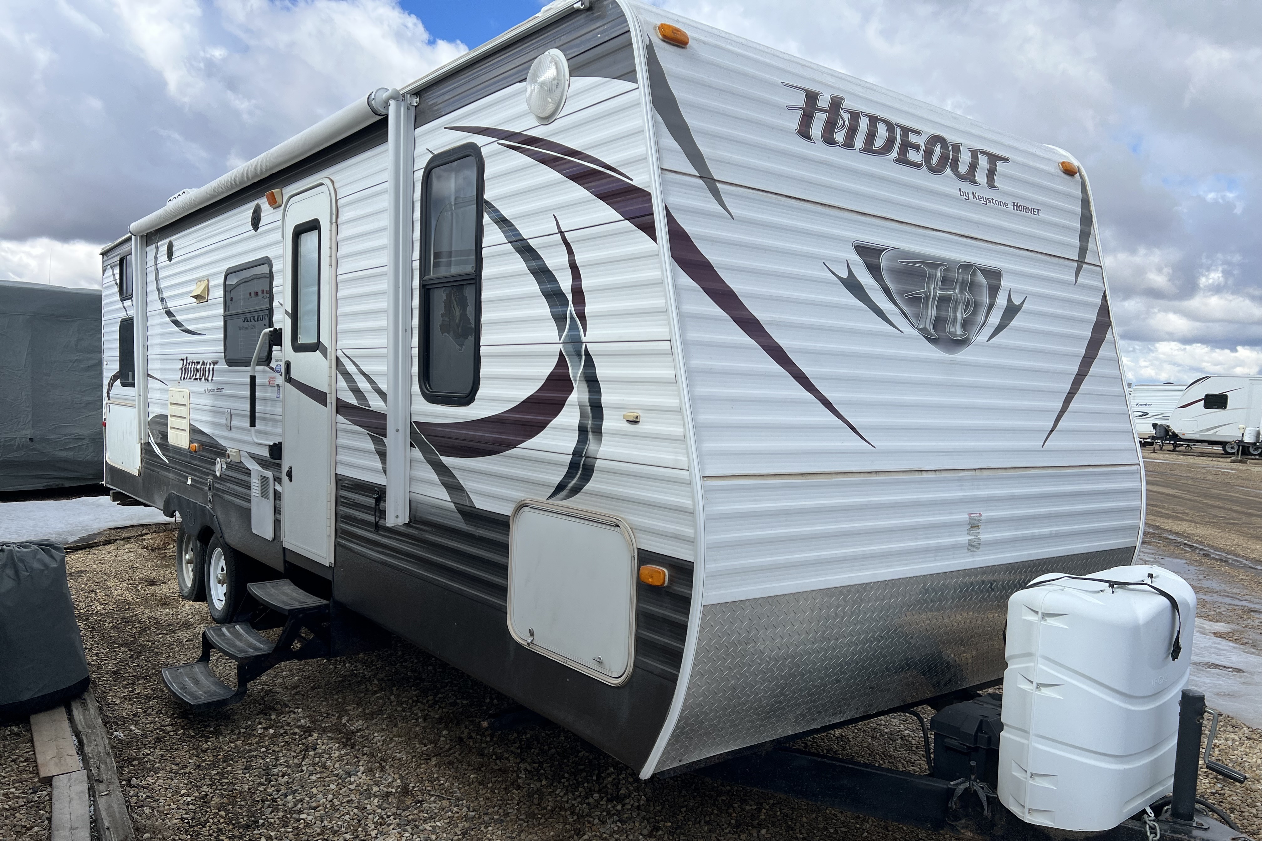 26 Feet of Vacation!! Half-Ton Towable • Sleeps 9 • Upgraded Comfort • Pet Friendly