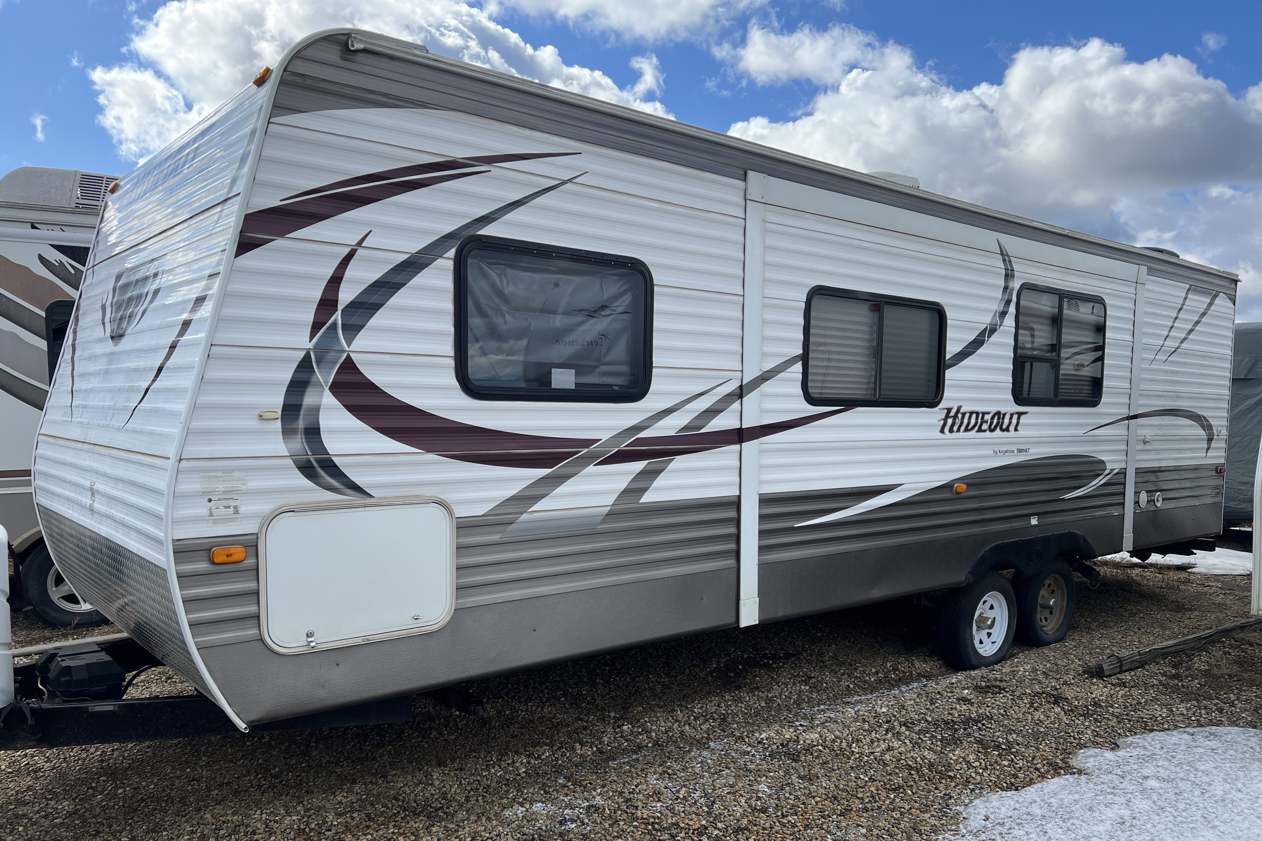 26 Feet of Vacation!! Half-Ton Towable • Sleeps 9 • Upgraded Comfort • Pet Friendly