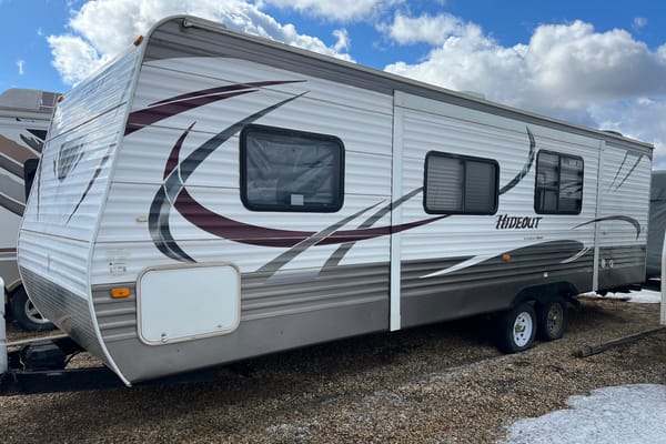 26 Feet of Vacation!! Half-Ton Towable • Sleeps 9 • Upgraded Comfort • Pet Friendly