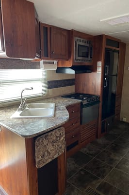 26 Feet of Vacation!! Half-Ton Towable • Sleeps 9 • Upgraded Comfort • Pet Friendly